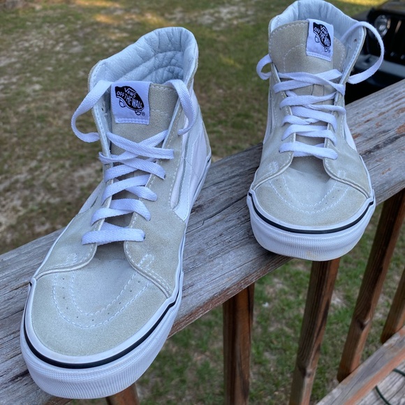 Van’s - Picture 3 of 6